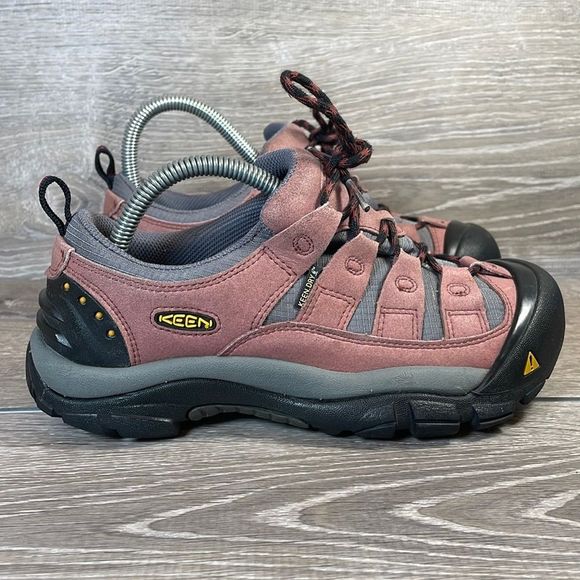 Keen Dry Low Top Lace Up Red Women’s Sz 6.5 200 gram Warm Waterproof -25•F Boots - Picture 1 of 15
